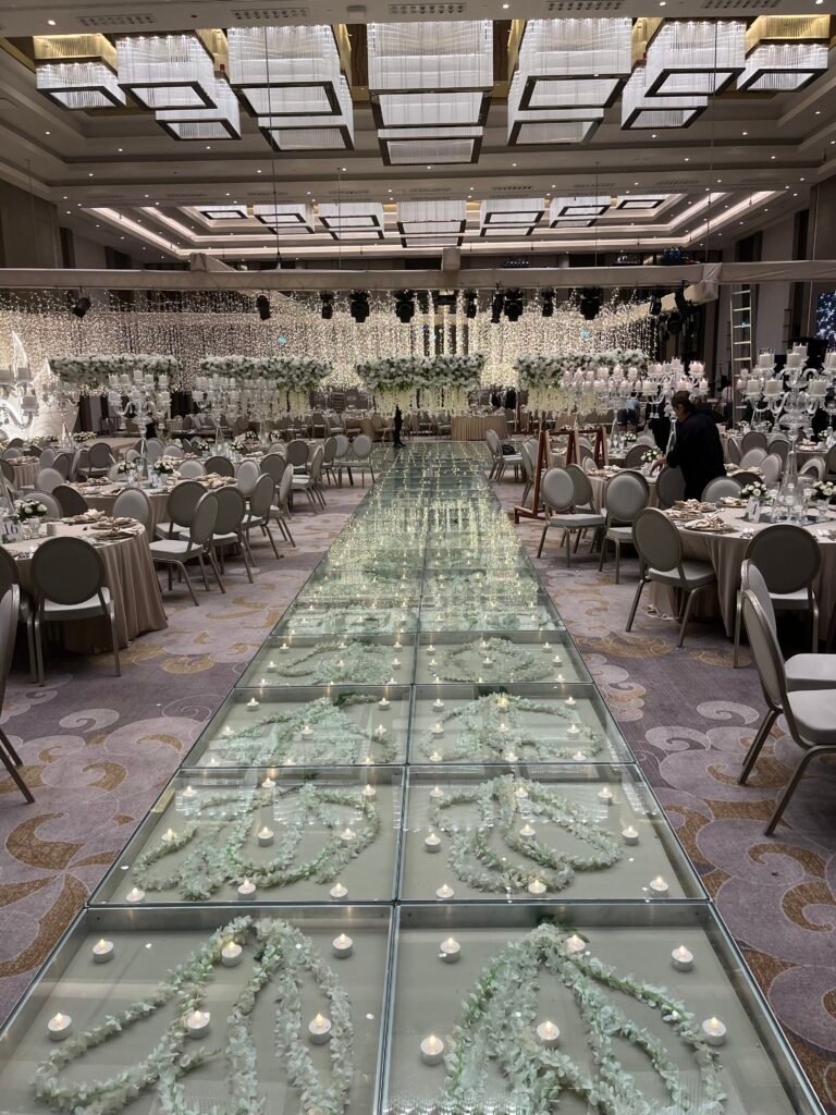 Dekorativ Şüşə Podiumlar